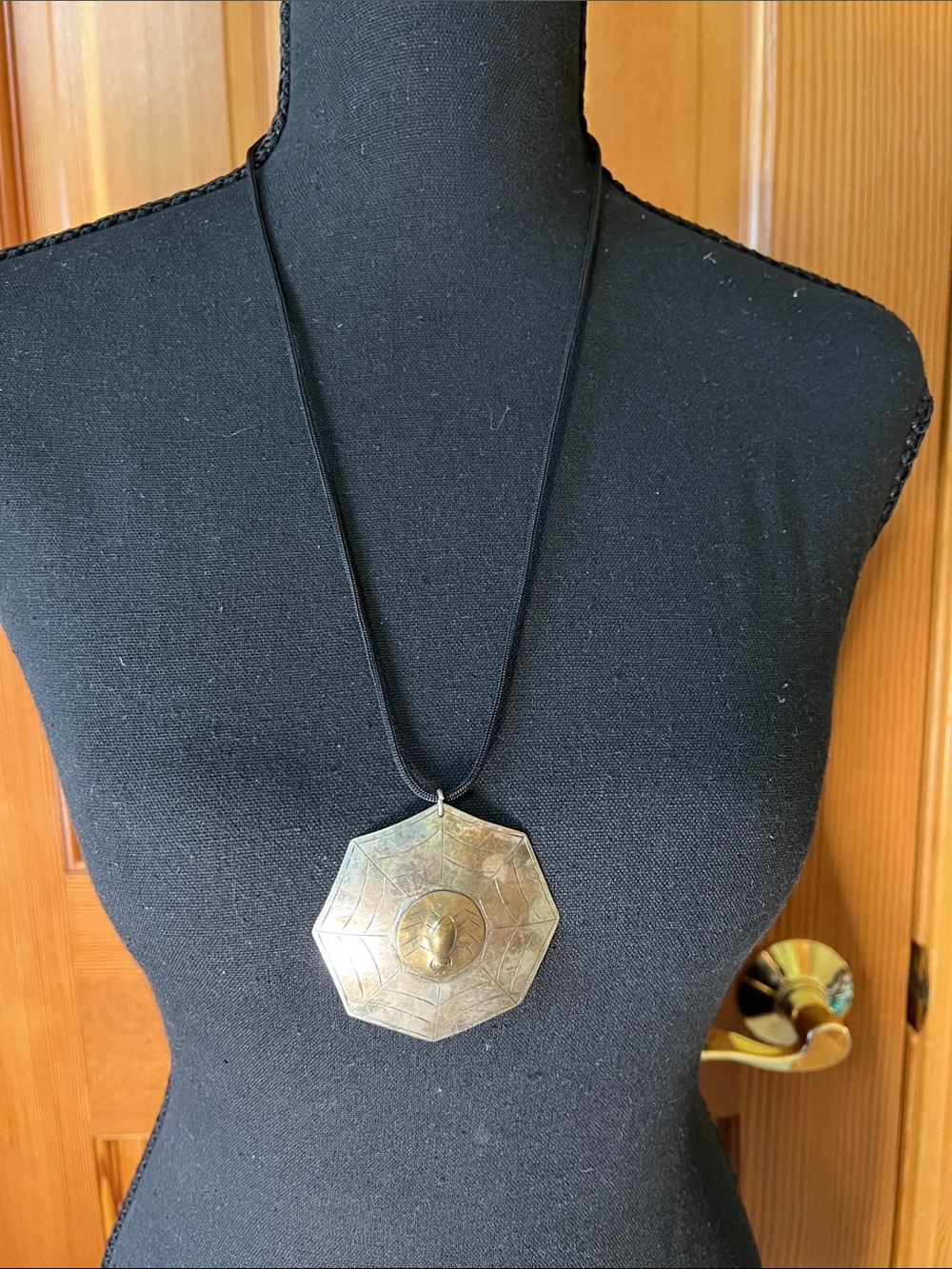 Vintage-Inspired Silver Tone Spider Web Pendant Necklace - Unbranded